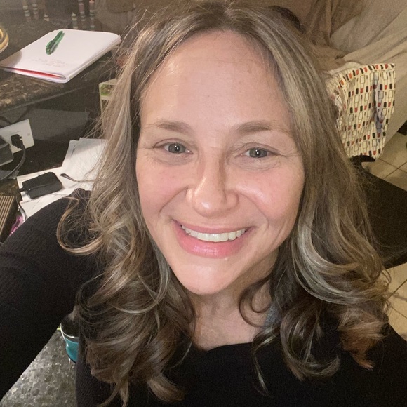 Meet your Posher, Andrea - Picture 1 of 2